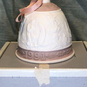 Lladro vintage 1991 Christmas Bell ornament porcelain dated w/ box